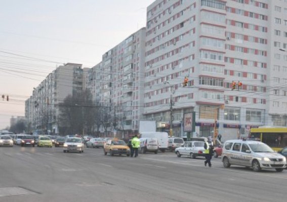 Accidentat pe trecerea de pietoni: a traversat pe roşu!